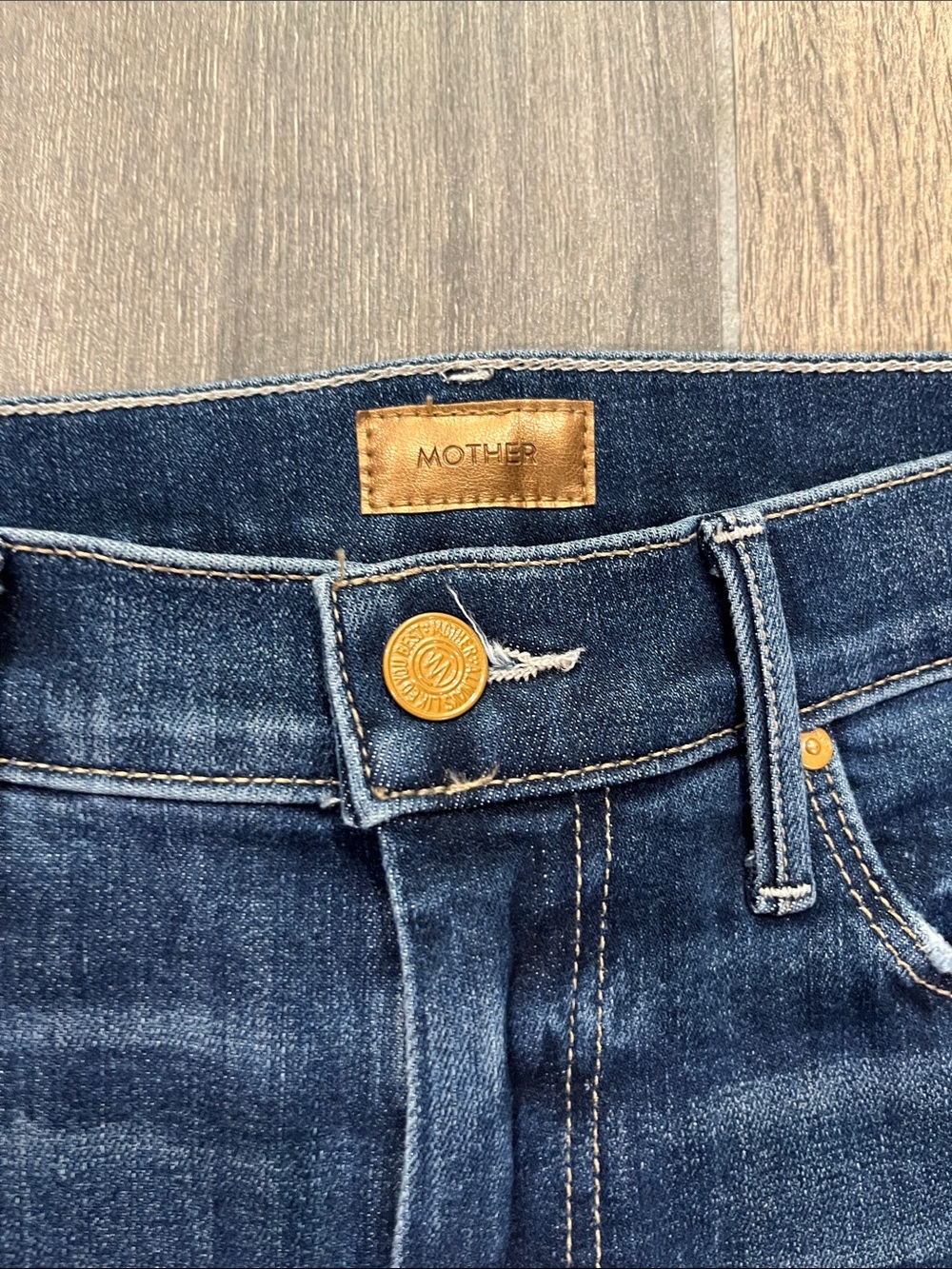 NEW Mother Jeans The Weekender Fray in Teaming Up Size 27 - Picture 4 of 8